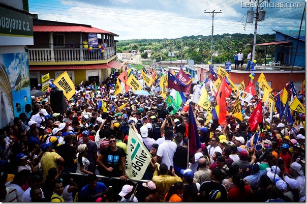 HCR_CAMINA_EN_EL_BARRIO_LA_UNIDAD_Y_LA_ESPERANZA_EN_SAN_FELIX_GS-13