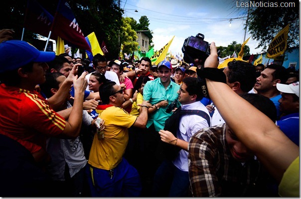 HCR_CAMINA_EN_EL_BARRIO_LA_UNIDAD_Y_LA_ESPERANZA_EN_SAN_FELIX_GS-5