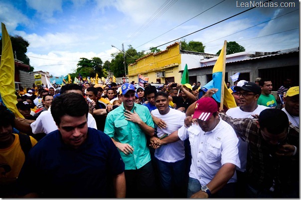 HCR_CAMINA_EN_EL_BARRIO_LA_UNIDAD_Y_LA_ESPERANZA_EN_SAN_FELIX_GS-6