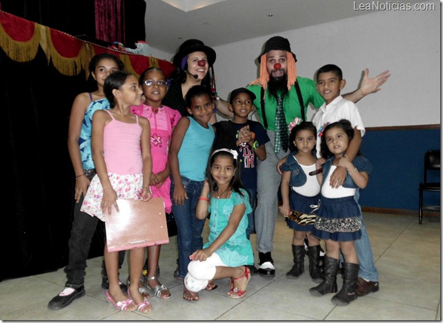 Niños disfrutaron de los títeres con agrupación argentina Fantoche Violeta
