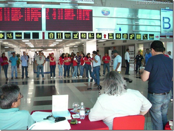 Recital de Poesía en Aeropuerto Santiago Mariño recibe elogios