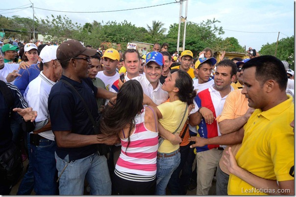 capriles_casa_por_casa_margarita (16)