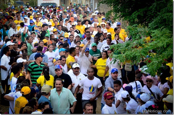 capriles_casa_por_casa_margarita (21)