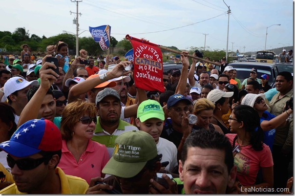 capriles_casa_por_casa_margarita (3)