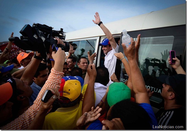 capriles_casa_por_casa_margarita (4)