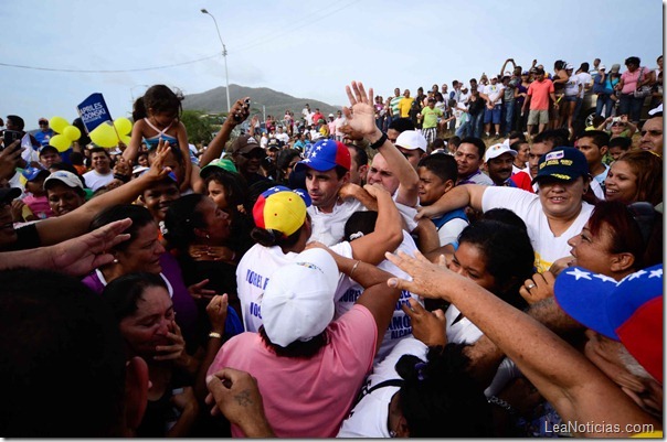 capriles_casa_por_casa_margarita (8)