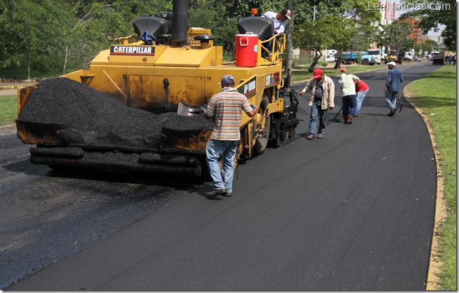 Briceño recupera el asfaltado de la avenida Raúl Leoni foto 2