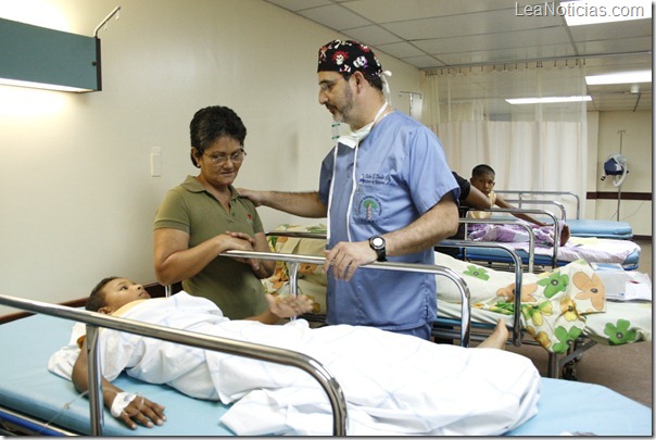 Foto 4.- Màs de 25 mil 800 implantes traumatològicos se han colocado gratuitamente en Monagas
