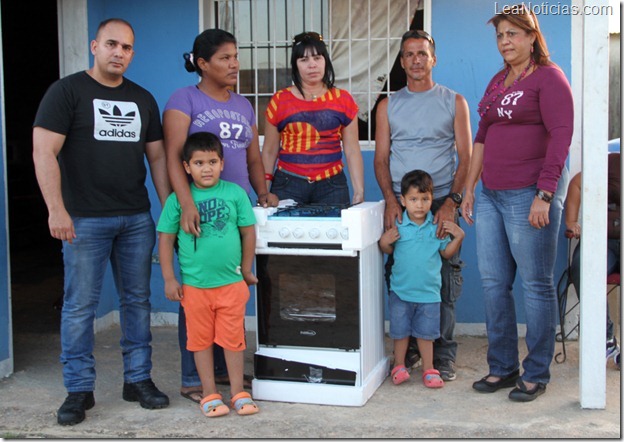 Gobernación entregó donativo en La Llovisna foto 1