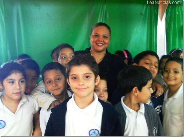 Lisdhe Ramos imparte taller de música Oriental a niños de la región