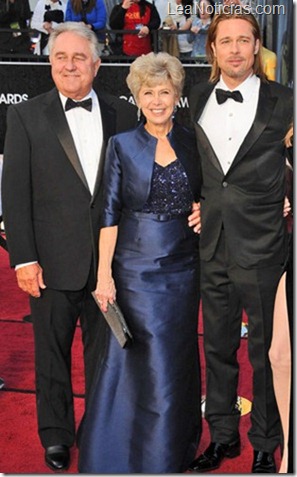 Angelina Jolie,Brad Pitt with parents (Jane Etta and William Alv