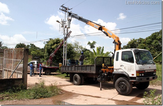 Gobernación mejoró servicio eléctrico en el sector La laguna de Boquerón foto 1
