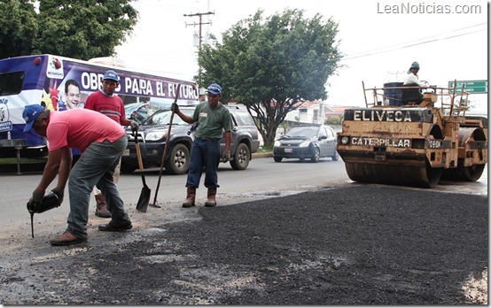 Gobernación realizó bacheo en la avenida Rómulo Gallegos foto 1