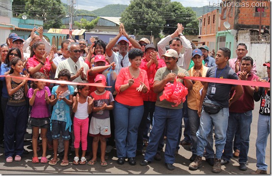 Inauguración de asaltado calle Orinoco sector industrial 2 (5)