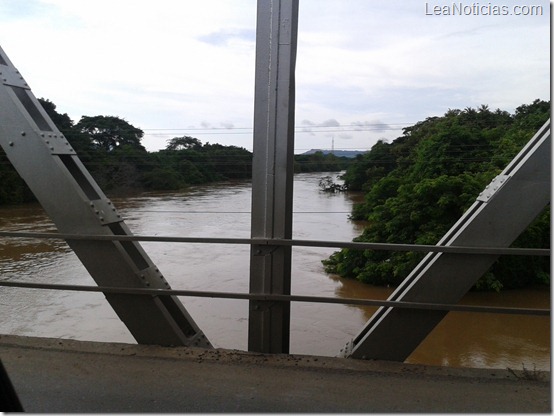 Puente sobre el Unare en Clarines