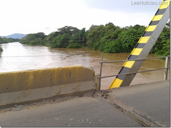 Puente sobre el Unare. Clarines.