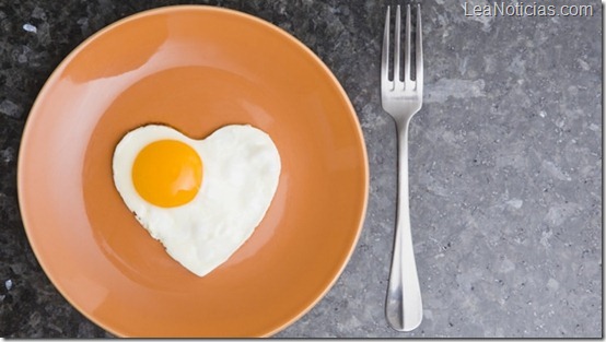 heart-corazon-huevo-eggs-proteina-breakfast