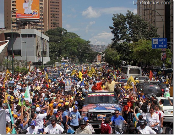 06CAMINATA EN PETARE Y CARAVANA POR CARACAS_FOTO GUILLERMO SUAREZ