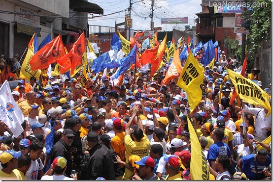 15CAMINATA EN PETARE Y CARAVANA POR CARACAS_FOTO GUILLERMO SUAREZ