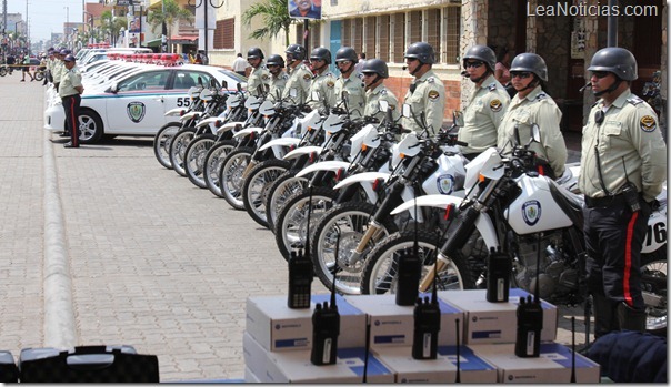 Dotación de patrulla, motos y armas polibolivar. (10)