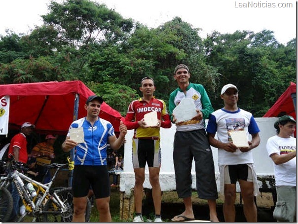 NP Trabajadores de Fertinitro triunfan en ciclismo de montaña 18.09.12