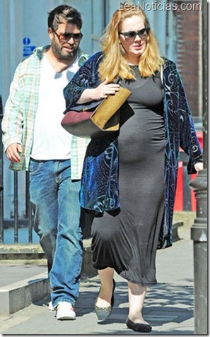 ADELE WITH BOYFRIEND - ALX7NR