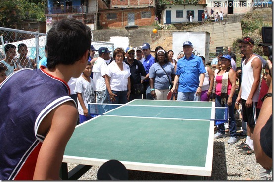 281012.Alcalde,Entrega de Cancha Gonzalez Cabrera.Antimano 01