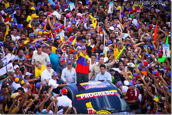 CIERRE DE CAMPAÑA EN LA AV BOLIVAR CARACAS  FOTO GUILLERMO SUAREZ-3878