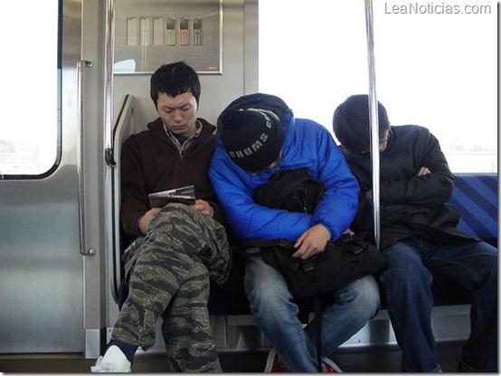 Como dormir en Japón (Fotos graciosas) 09