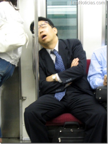 Como dormir en Japón (Fotos graciosas) 16