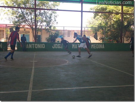 Equipos de fútbol sala de Caigua batallaron para llegar a la final