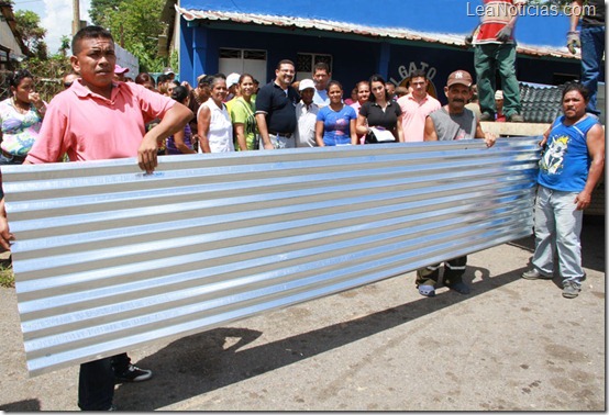 Foto 1 Gobierno de Monagas favorece a 80 familias
