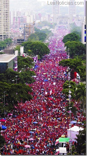 Gigantesca-cierre-campana-Chavez-Caracas_CLAIMA20121005_0036_14