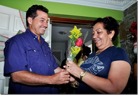 Gobernador visita a la Madre de Pablo Sandoval 29-10-12 (10)