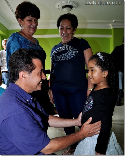Gobernador visita a la Madre de Pablo Sandoval 29-10-12 (3)