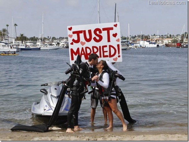 Grant y Amanda Engler primeros novios elebrar boda Jet Pack 1