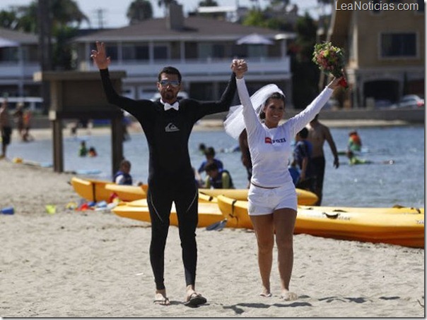 Grant y Amanda Engler primeros novios elebrar boda Jet Pack 11