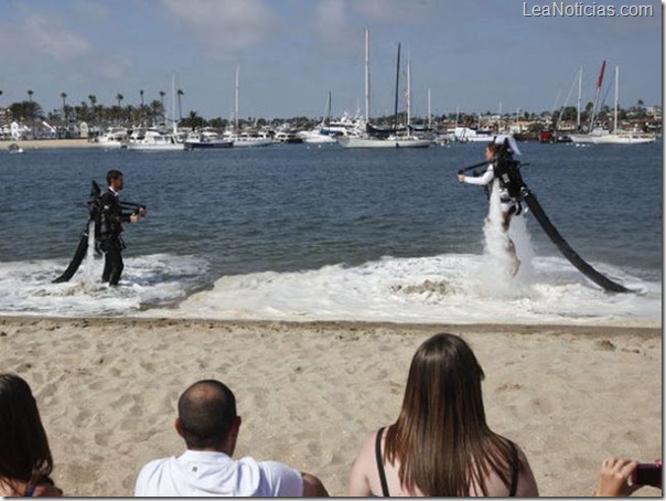 Grant y Amanda Engler primeros novios elebrar boda Jet Pack 4