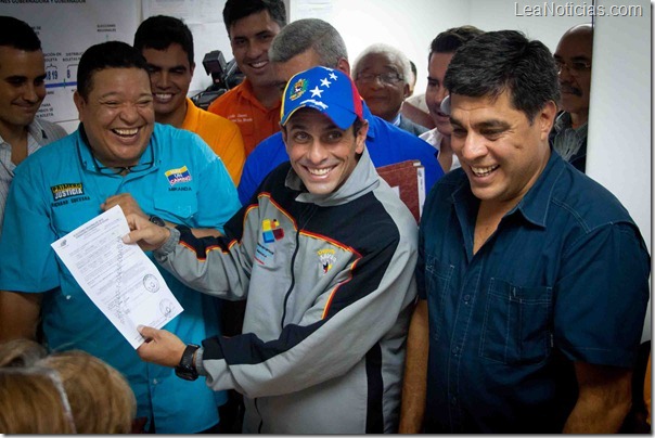 INSCRIPCIÓN PARA LA REELECCIÓN EN MIRADA DE HENRIQUE CAPRILES RADONSKI FOTO GUILLERMO SUÁREZ-5 (1)