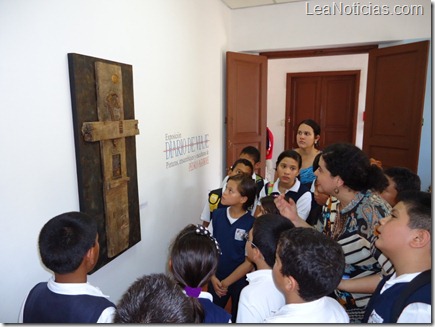 Niños de la Escuela San Celestino de Barcelona,  aprecieron la exposición del autor Pedro Aguirre