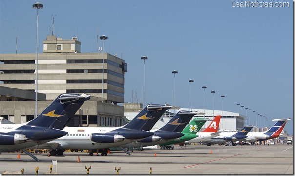 PANORAMICA DEL AEROPUERTO DE MAIQUETÍA.. (2)