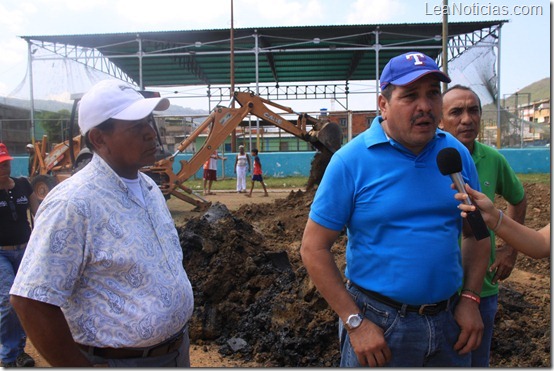 REPARACIÓN DEL DRENAJE DE LLUVIA EN LA CANCHA DE ISLA DE CUBA 3 