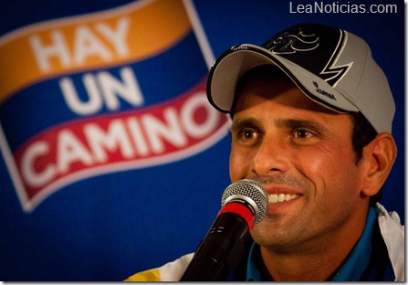 RUEDA DE PRENSA HENRIQUE CAPRILES RADONSKI FOTO GUILLERMO SUÁREZ-1