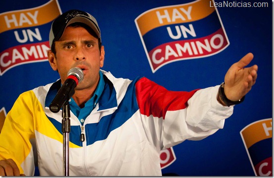 RUEDA DE PRENSA HENRIQUE CAPRILES RADONSKI FOTO GUILLERMO SUÁREZ-2