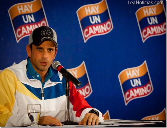 RUEDA DE PRENSA HENRIQUE CAPRILES RADONSKI FOTO GUILLERMO SUÁREZ-5