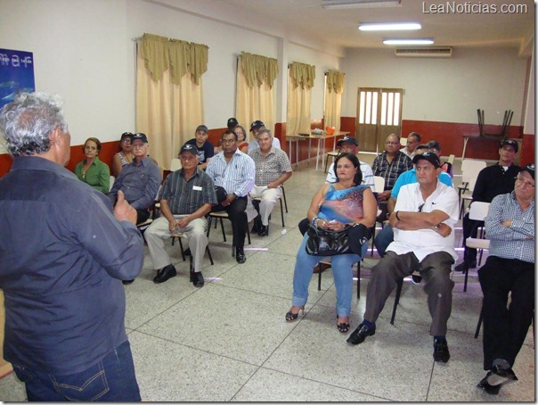 26.11.12_11_Técnicos Hidrometeorológicos de diversas regiones se reunieron en la Mesa de Guanipa