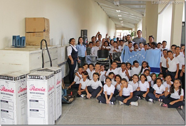 Gato Briceño equipó y rehabilitó escuela Alberto Ravell en Punta de Mata foto 1