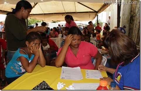 Gobernador Briceño beneficia a unas 700 personas foto 3