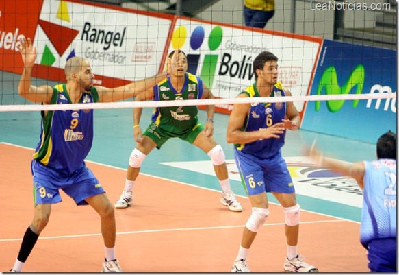 Liga Venezolana de Voleibol, segunda vuelta. Huracanes de Bolivar reciben a Industriales de Valencia Gimnasio Boris Planchart de Bolivar.
04/11/2012
FOTO: Orlando G—mez