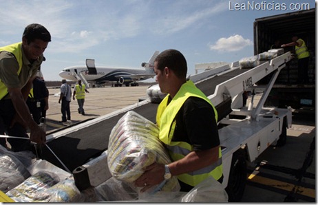 LLegada de avion de Venezuela con ayuda humanitaria para el pueblo de Santiago de Cuba. Foto: Ismael Francisco/Cubadebate.